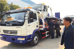 双辽汽车道路救援拖车价格